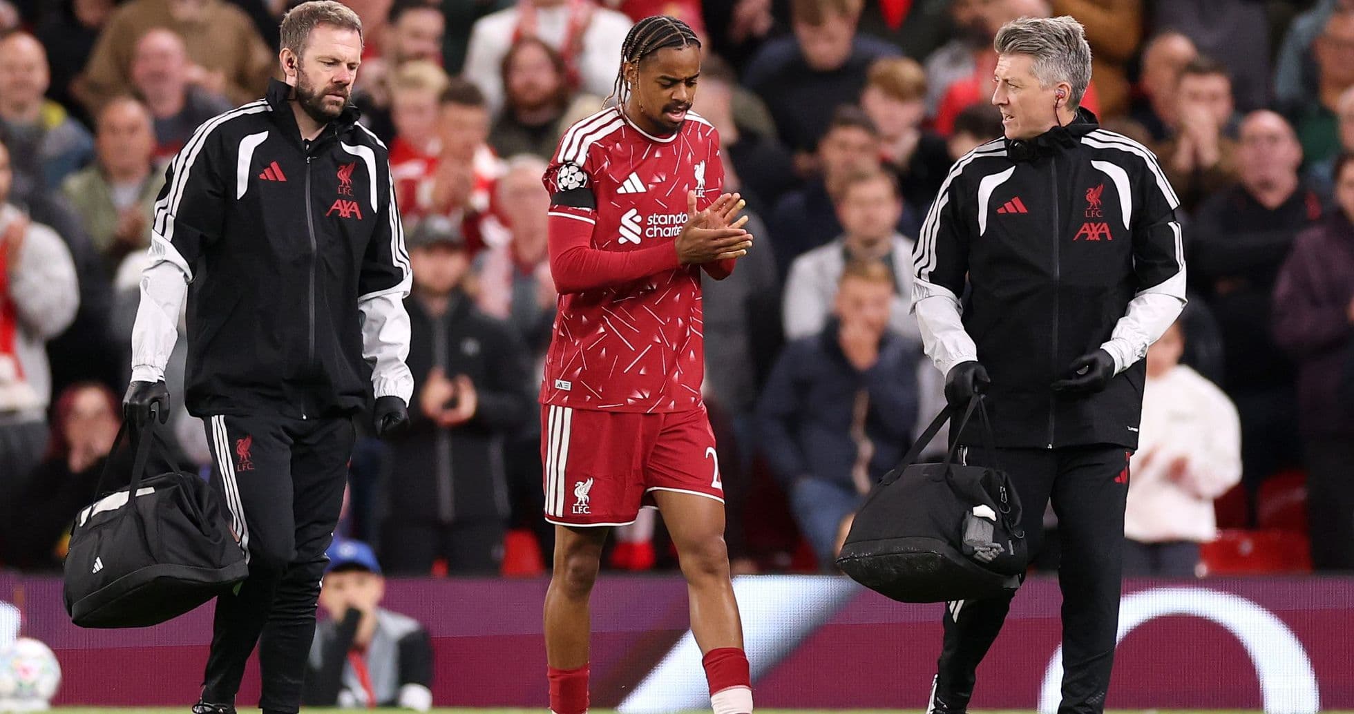 Preocupación en Liverpool: Bradley Barcola se lesiona en su debut en Anfield contra Atlético de Madrid