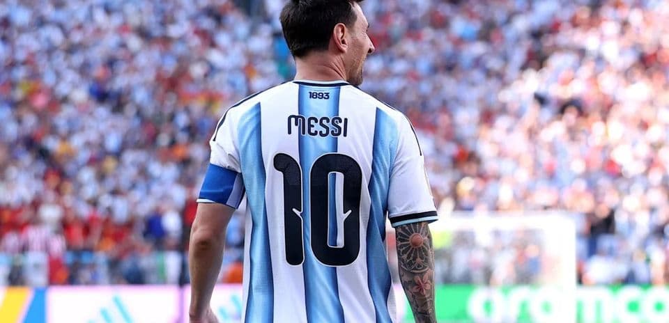 Lionel Messi se despide del fútbol internacional con elegancia, algo que Cristiano Ronaldo no pudo lograr