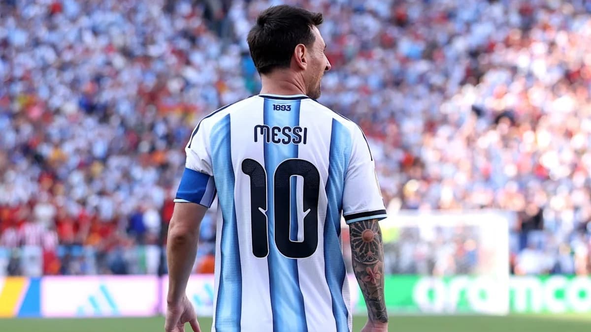 Lionel Messi se despide del fútbol internacional con elegancia, algo que Cristiano Ronaldo no pudo lograr