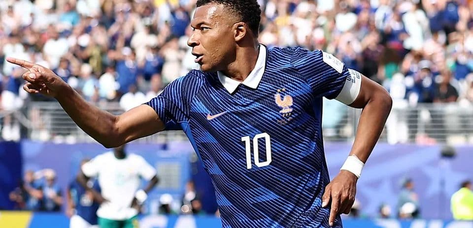 Kylian Mbappé supera récord de Ronaldo en Mundiales tras doblete contra Suecia