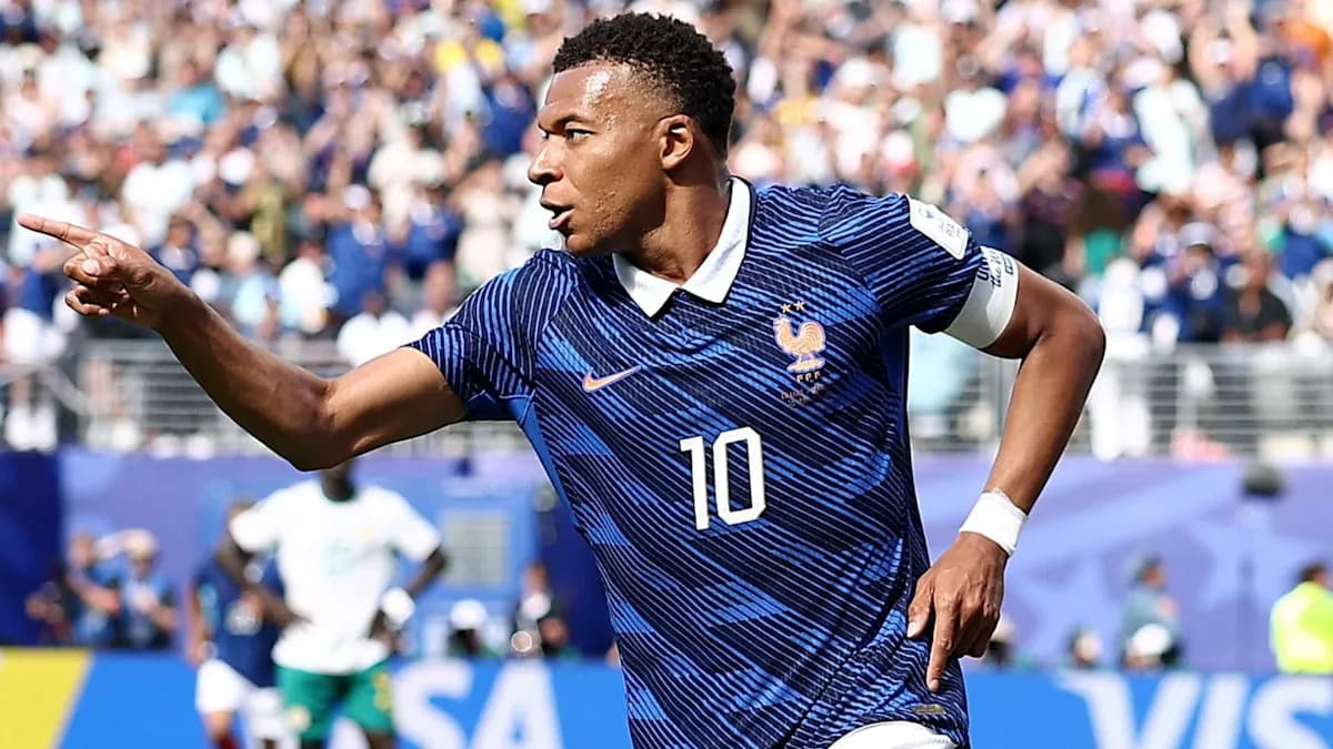 Kylian Mbappé supera récord de Ronaldo en Mundiales tras doblete contra Suecia