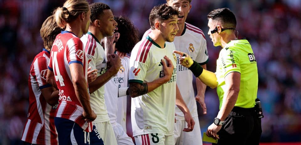 Real Madrid TV arremete contra el árbitro tras derrota en el derbi madrileño