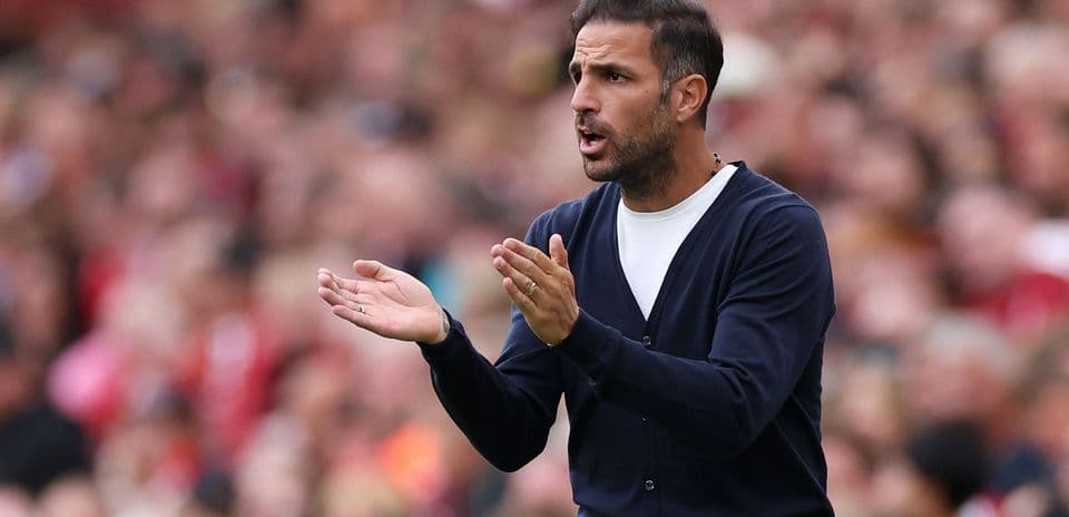 Cesc Fàbregas exige un nuevo delantero tras la histórica victoria de Como ante Napoli
