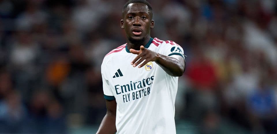 Ibrahima Konate se retira de la primera convocatoria de Zinedine Zidane; Leny Yoro sorprende con su llamado en Francia