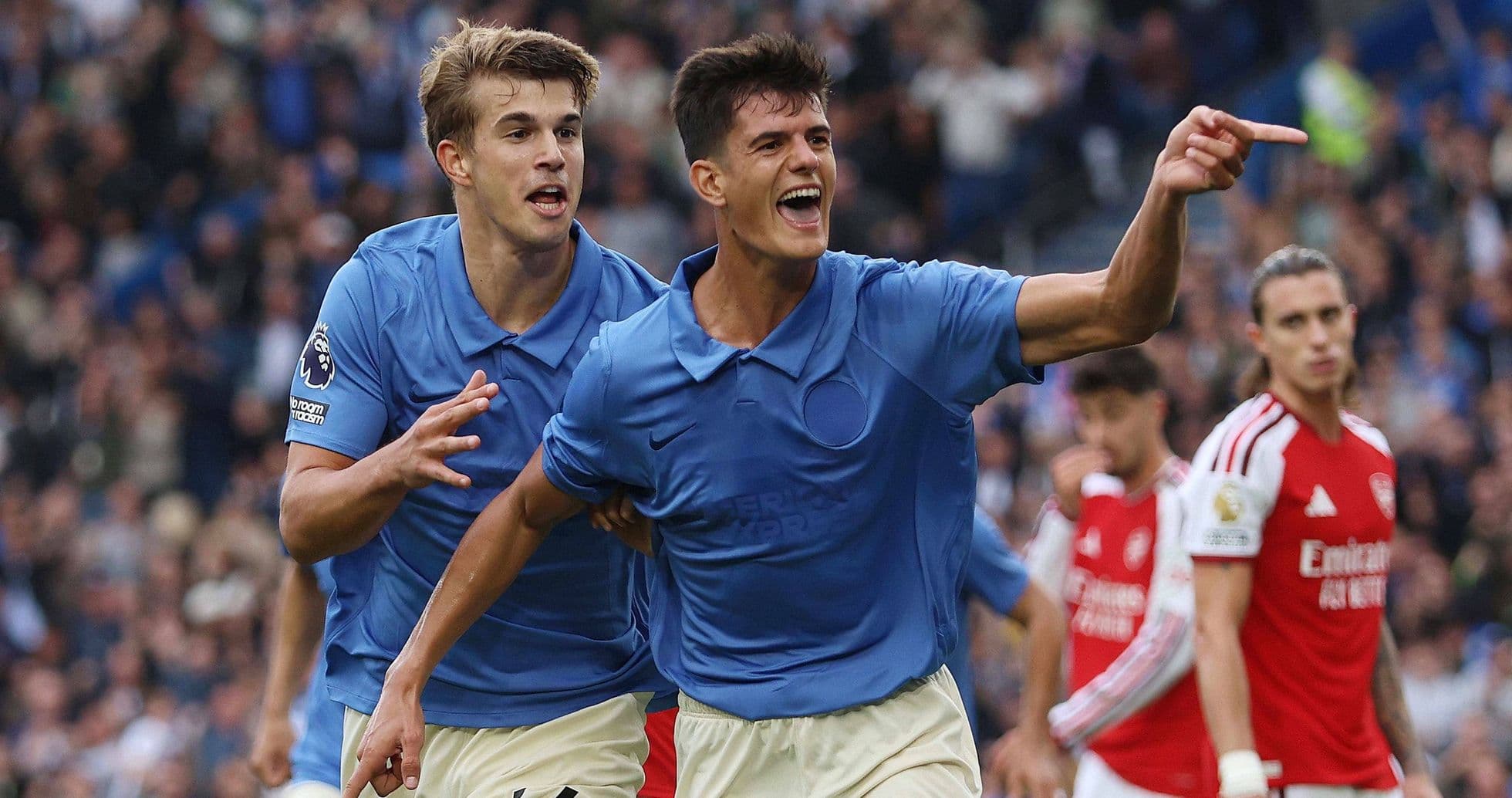 Chema Andrés no puede dejar de ver su golazo en el triunfo 3-0 del Brighton sobre Arsenal