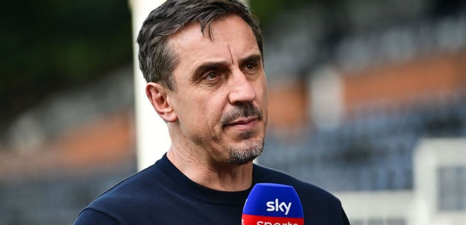 Gary Neville elogia al Manchester City de Enzo Maresca tras vencer 3-0 al Liverpool en Anfield pese a cargos financieros