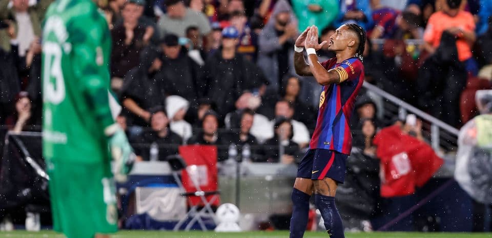 Raphinha deslumbra con hat-trick y revela el secreto de la racha ganadora del Barcelona
