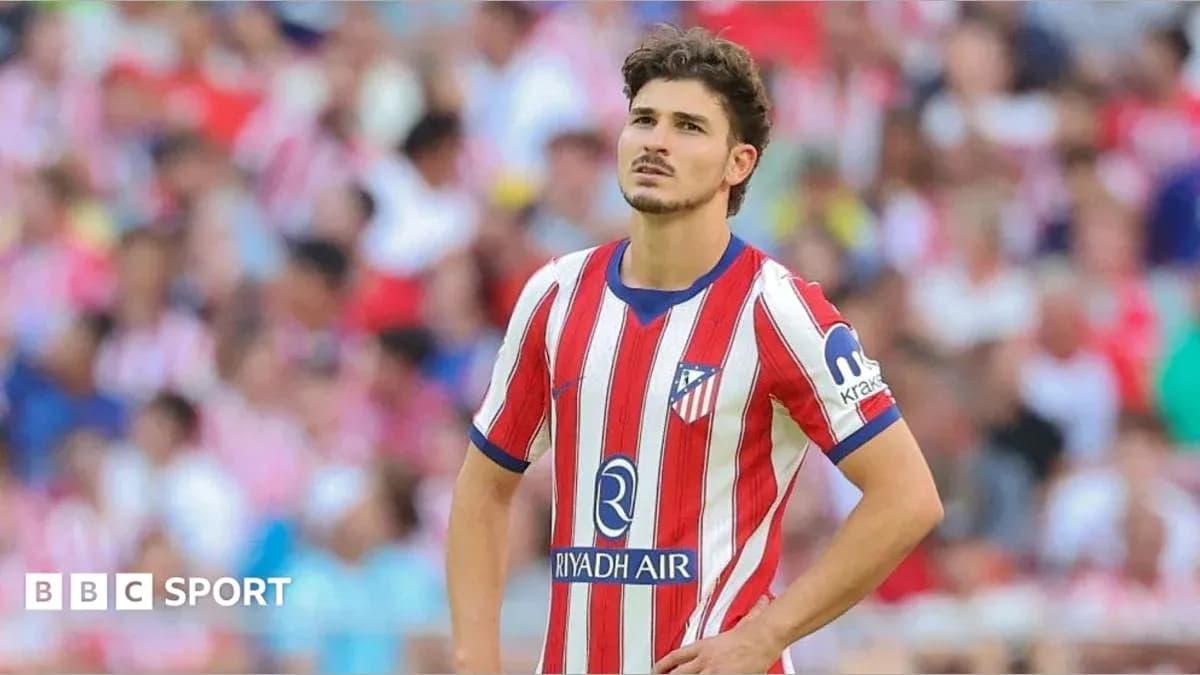 Jugador de Atlético de Madrid en el campo Jugador de Atlético de Madrid en el campo