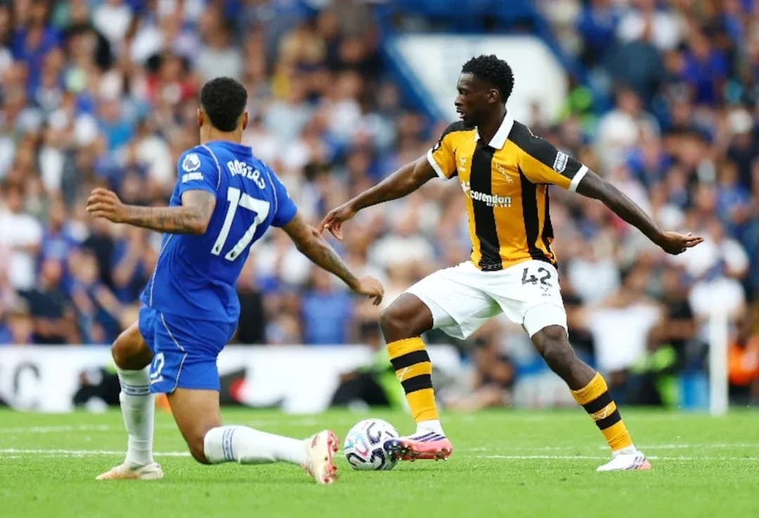 Jugador de Chelsea y Hull City en acción Jugador de Chelsea y Hull City en acción
