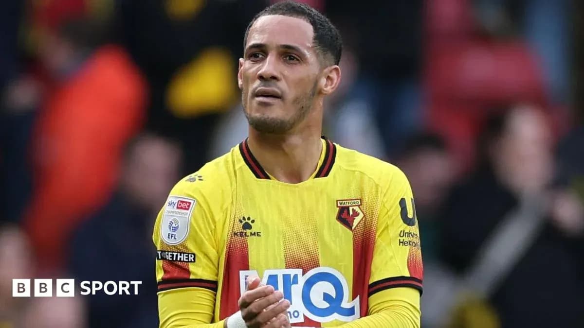Jugador de Watford aplaudiendo tras el partido Jugador de Watford aplaudiendo tras el partido