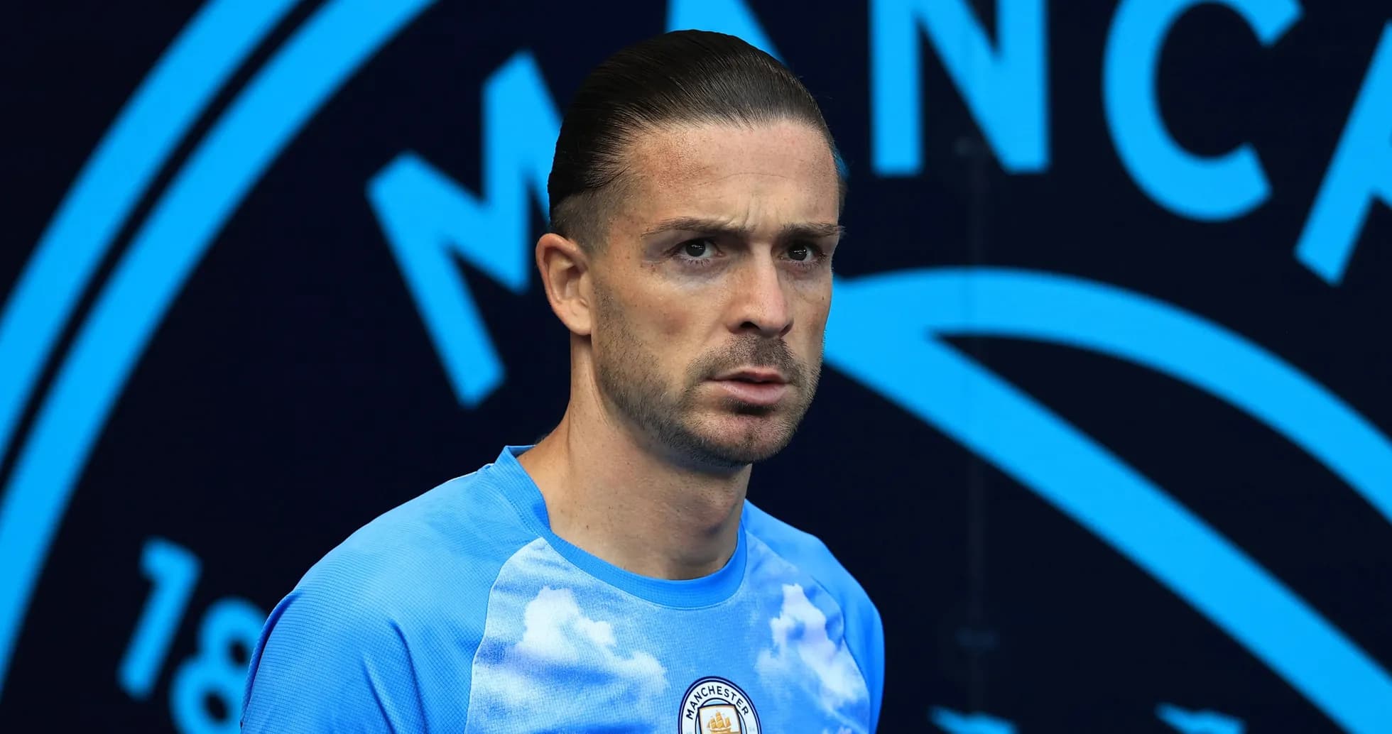 Jugador de Manchester City posando en el vestuario Jugador de Manchester City posando en el vestuario