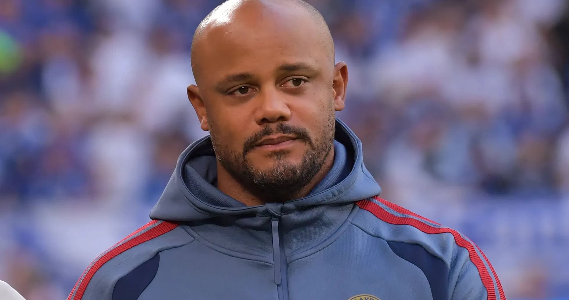 Entrenador de fútbol en la línea de banda Entrenador de fútbol en la línea de banda