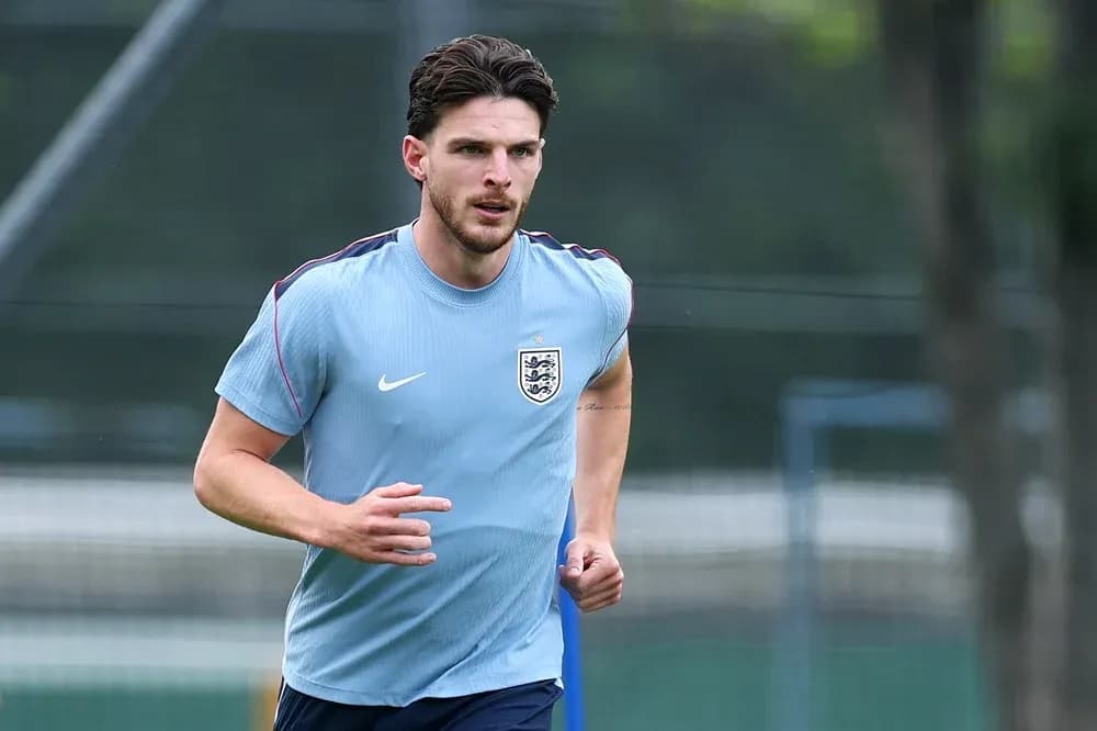 Jugador de Inglaterra corriendo en sesión de entrenamiento Jugador de Inglaterra corriendo en sesión de entrenamiento