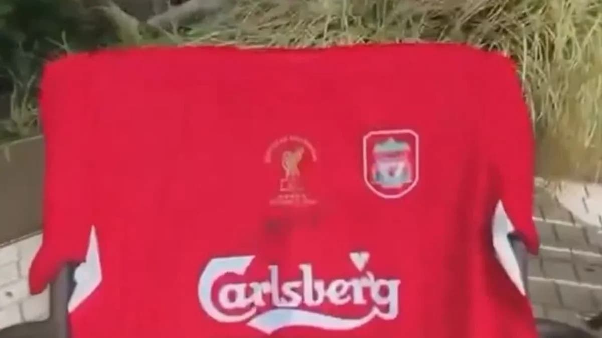 Camisa roja de Liverpool con logo de Carlsberg Camisa roja de Liverpool con logo de Carlsberg