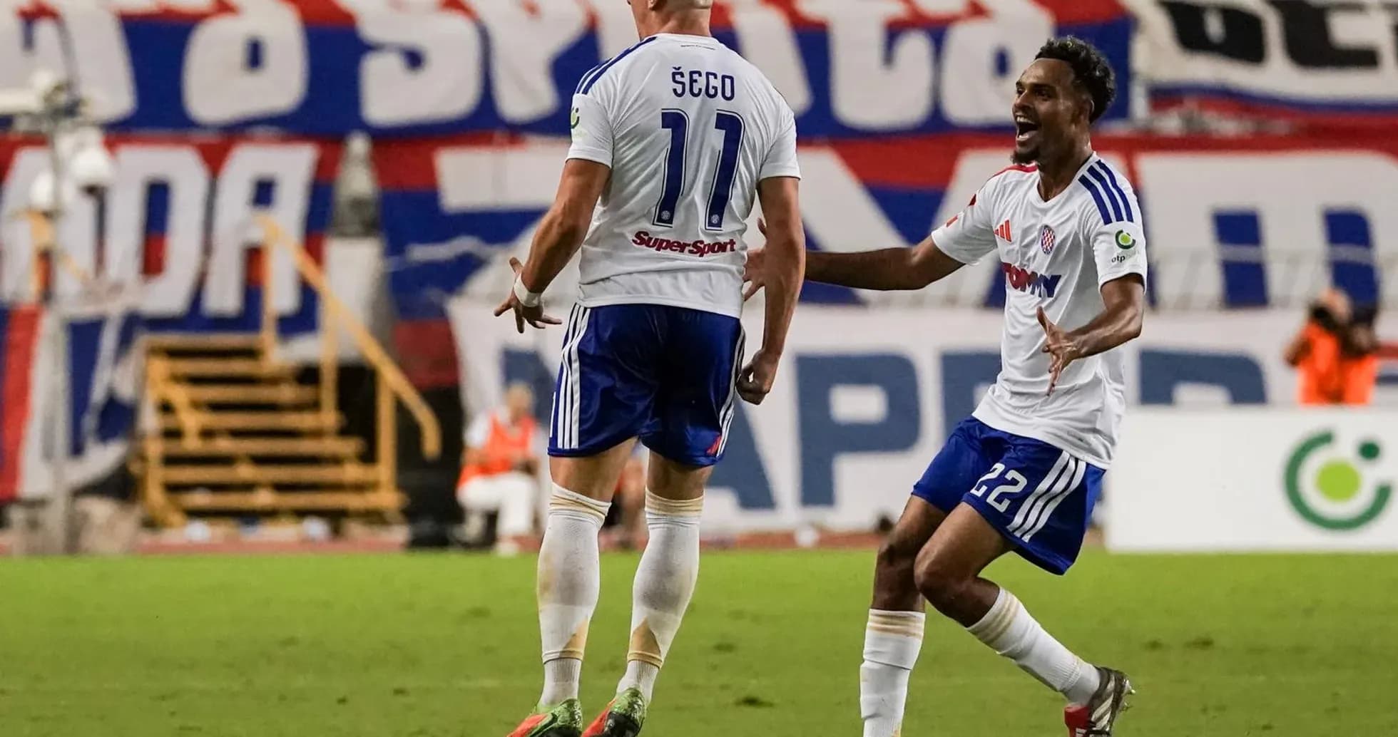 Jugadores de HNK Hajduk Split celebrando un gol Jugadores de HNK Hajduk Split celebrando un gol