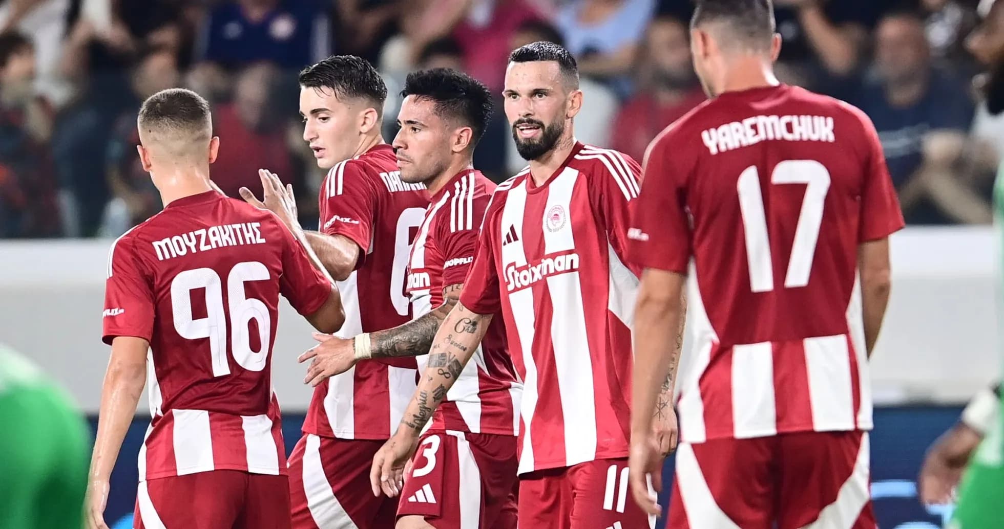 Jugadores del Olympiakos celebrando un gol Jugadores del Olympiakos celebrando un gol