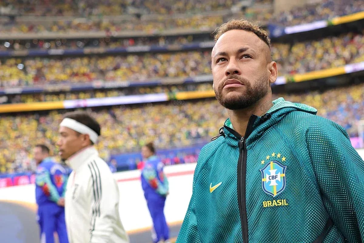 Neymar en el campo antes de un partido de Brasil Neymar en el campo antes de un partido de Brasil