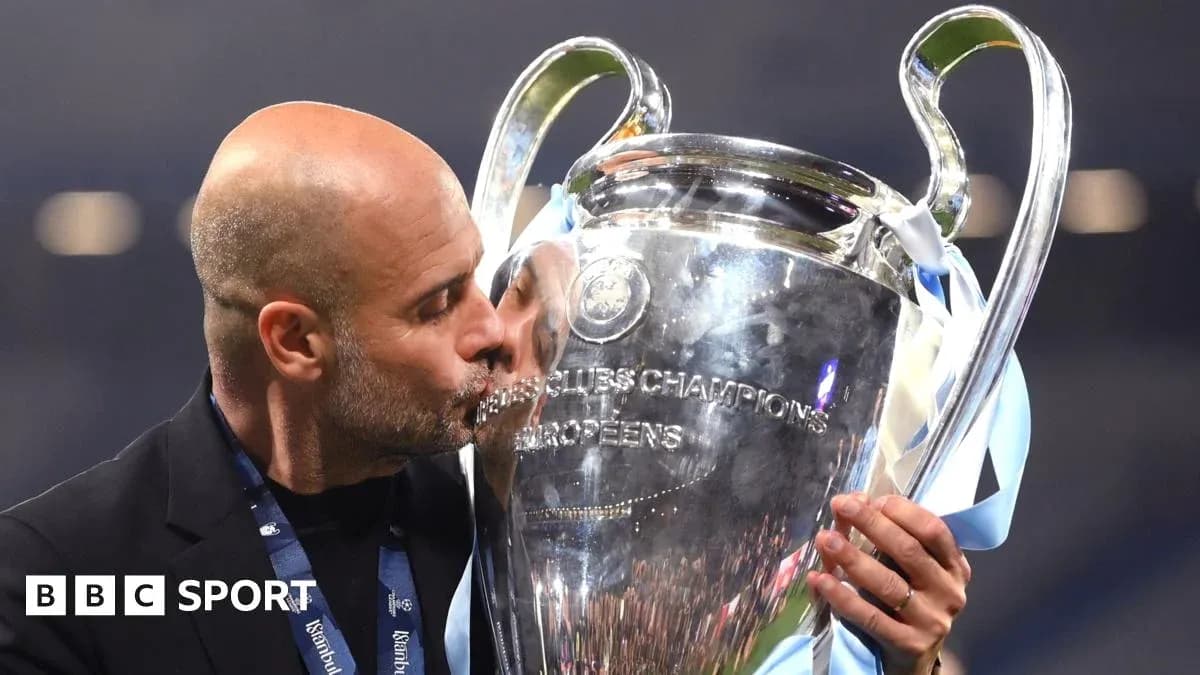 Entrenador besando la Champions League tras victoria Entrenador besando la Champions League tras victoria