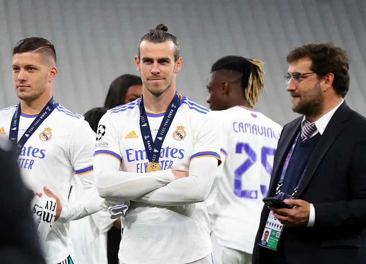 Jugadores de Real Madrid con medallas después del partido Jugadores de Real Madrid con medallas después del partido