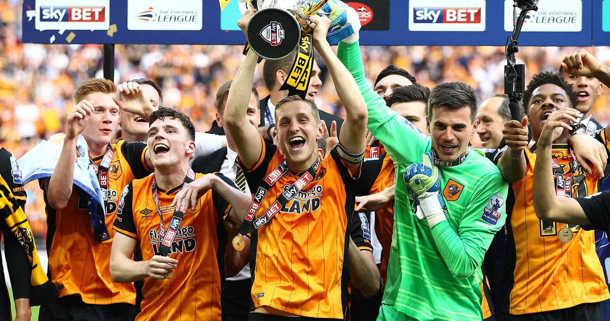 Jugadores de Hull City celebrando el trofeo Jugadores de Hull City celebrando el trofeo