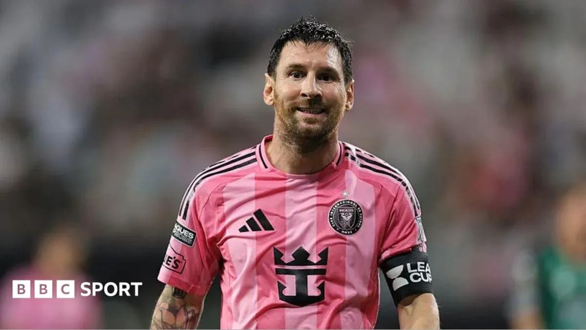 Lionel Messi en camiseta rosa de Inter Miami Lionel Messi en camiseta rosa de Inter Miami