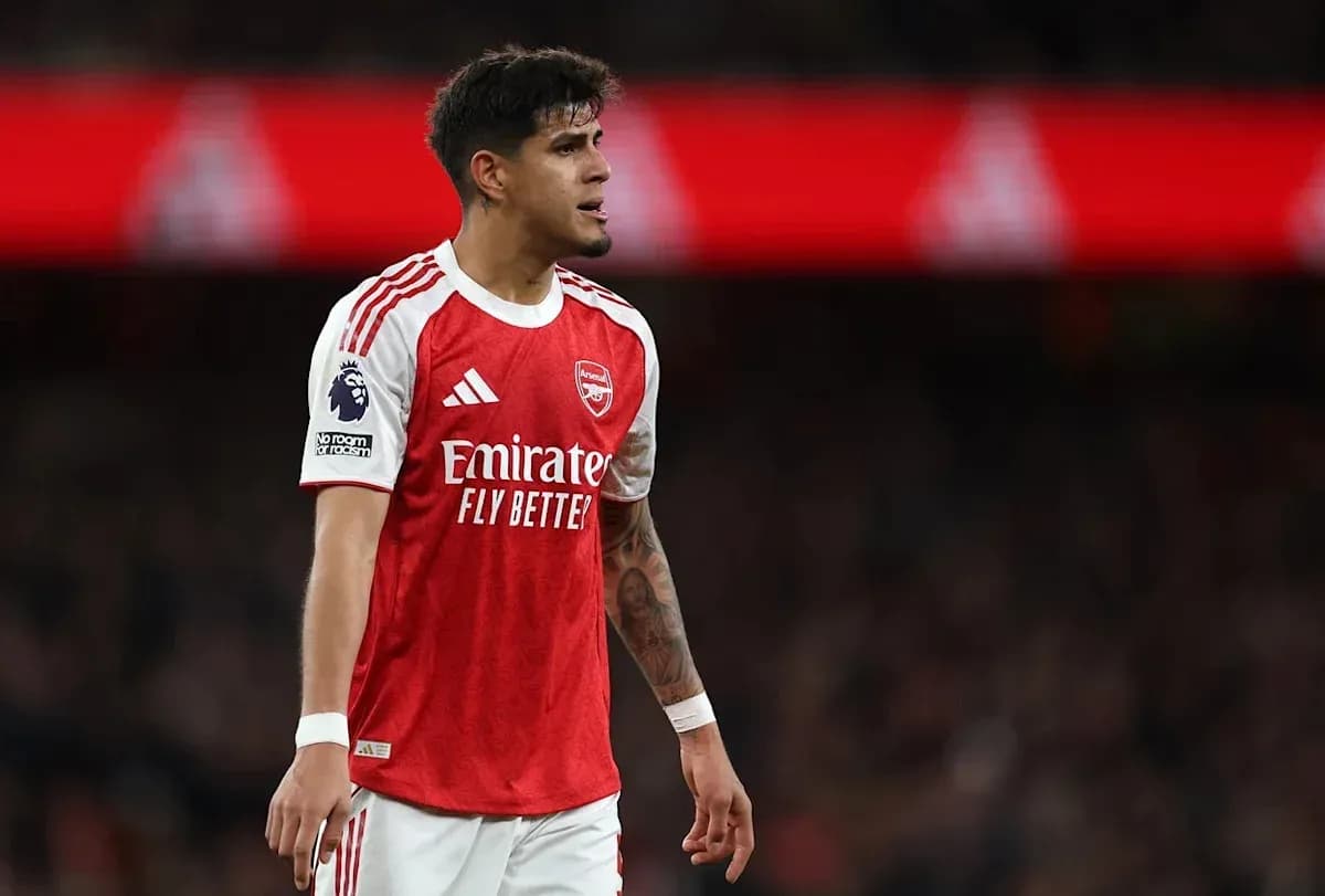 Jugador de Arsenal en acción durante un partido Jugador de Arsenal en acción durante un partido