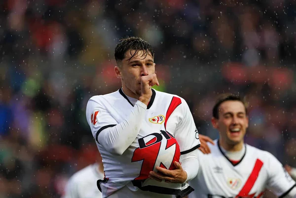 Jugador de Rayo Vallecano celebrando un gol Jugador de Rayo Vallecano celebrando un gol