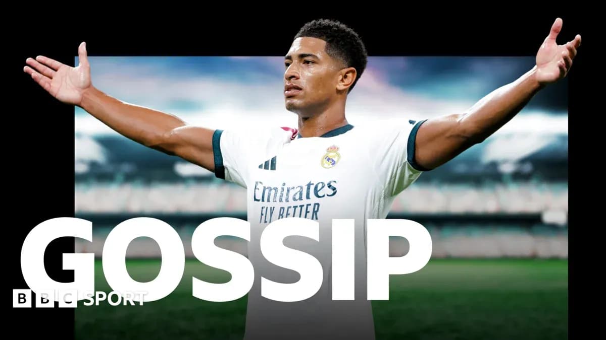 Jugador de Real Madrid con brazos extendidos en el campo Jugador de Real Madrid con brazos extendidos en el campo