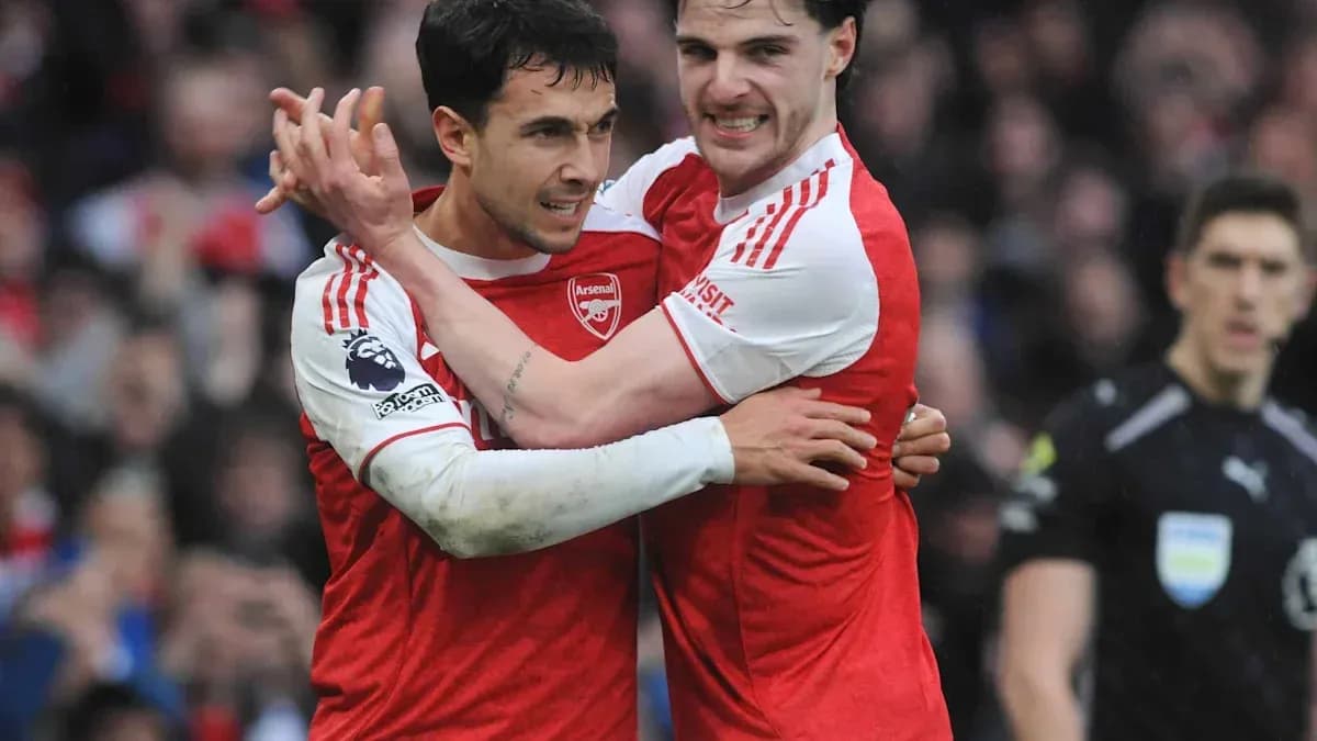 Jugadores de Arsenal celebrando un gol en partido Jugadores de Arsenal celebrando un gol en partido