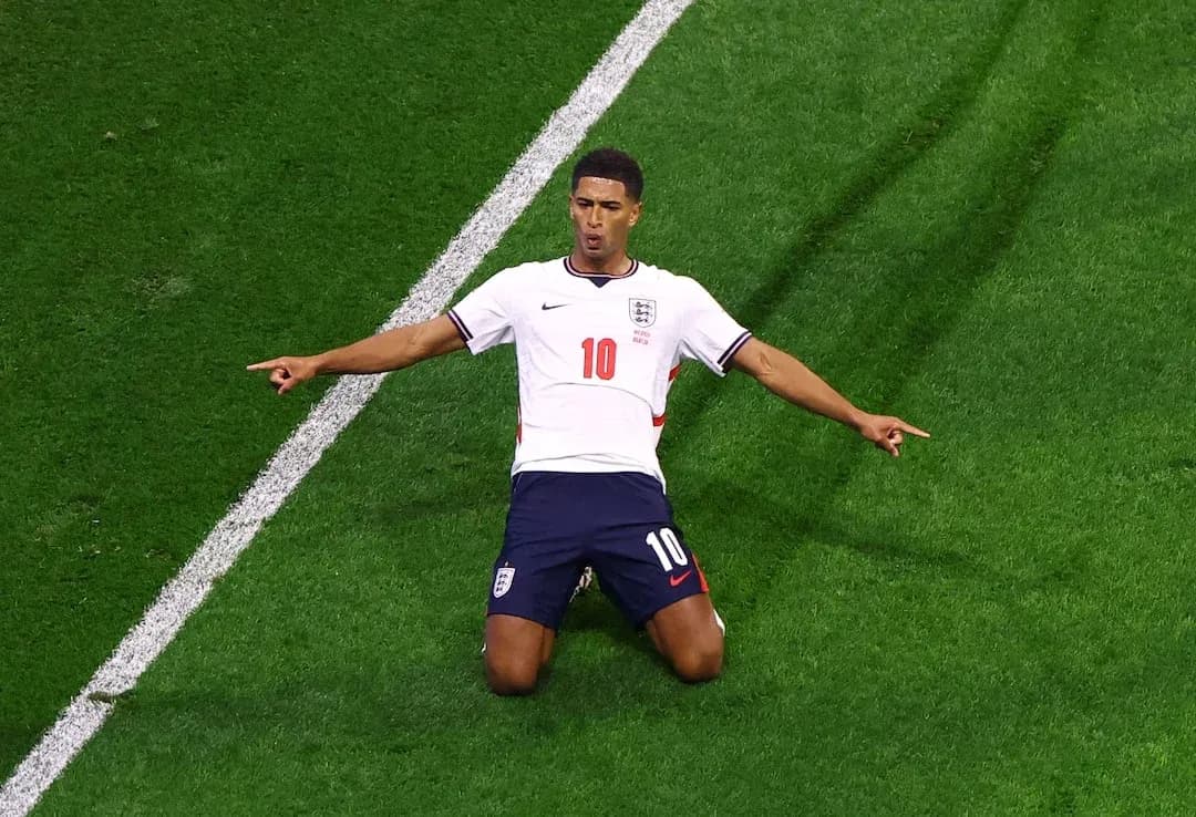Jugador de Inglaterra celebrando un gol Jugador de Inglaterra celebrando un gol