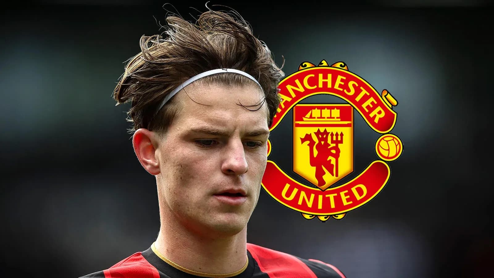 Jugador concentrado con logo de Manchester United de fondo Jugador concentrado con logo de Manchester United de fondo