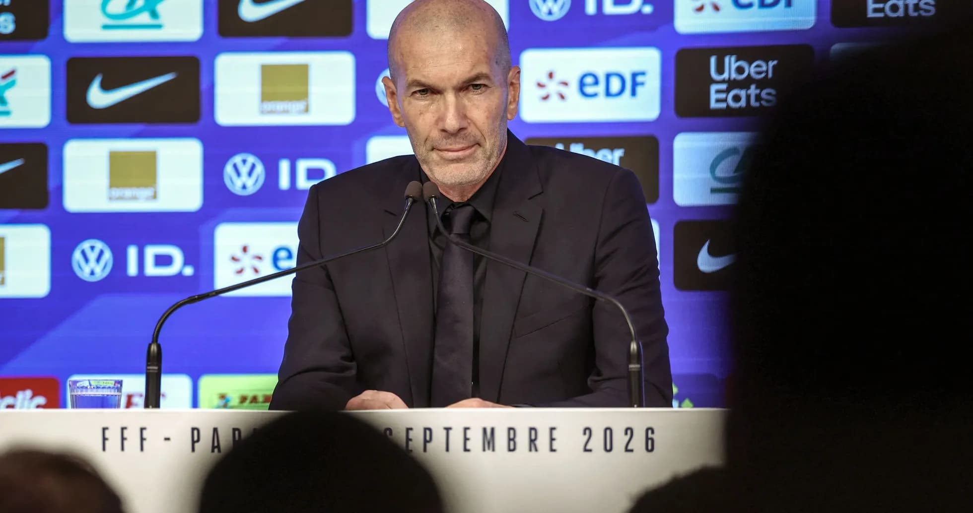 Zinedine Zidane en conferencia de prensa Zinedine Zidane en conferencia de prensa