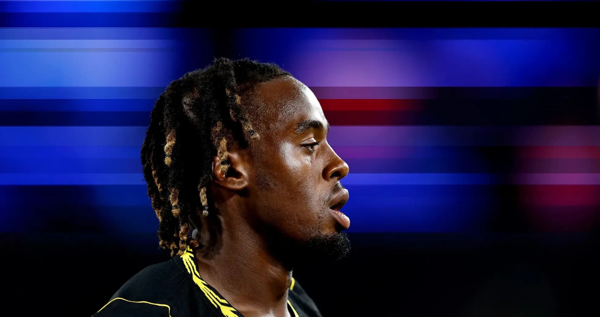 Jugador con trenzas en perfil sobre fondo colorido Jugador con trenzas en perfil sobre fondo colorido
