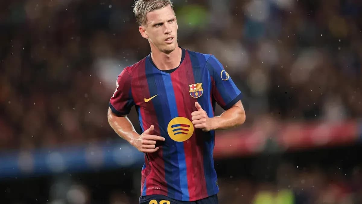 Jugador de Barcelona corriendo en el campo de juego Jugador de Barcelona corriendo en el campo de juego