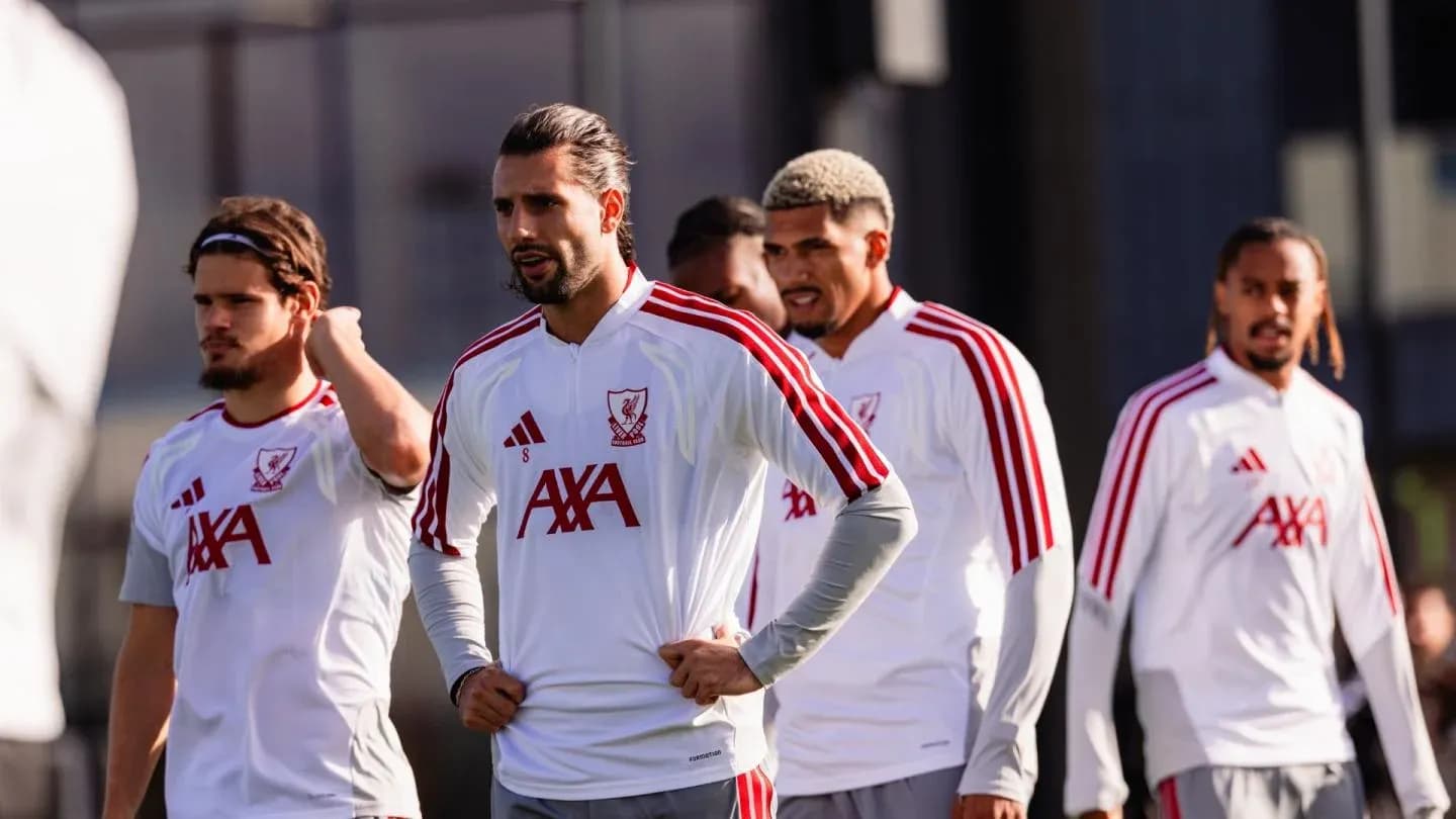 Jugadores de Liverpool durante una sesión de entrenamiento Jugadores de Liverpool durante una sesión de entrenamiento