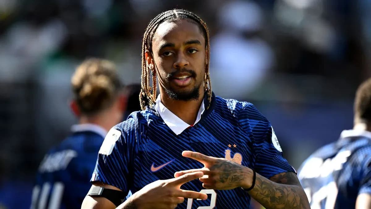 Jugador de Francia posando durante el calentamiento Jugador de Francia posando durante el calentamiento
