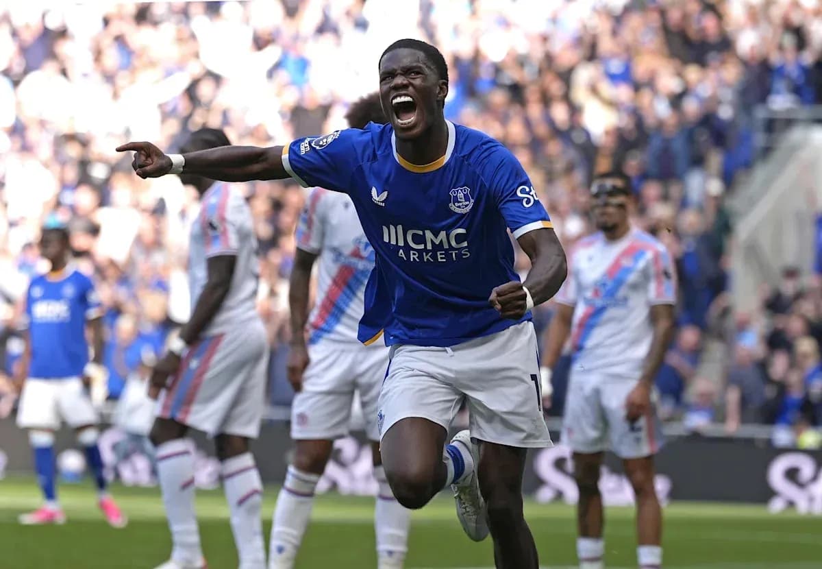 Jugador de Everton celebra un gol durante el partido Jugador de Everton celebra un gol durante el partido