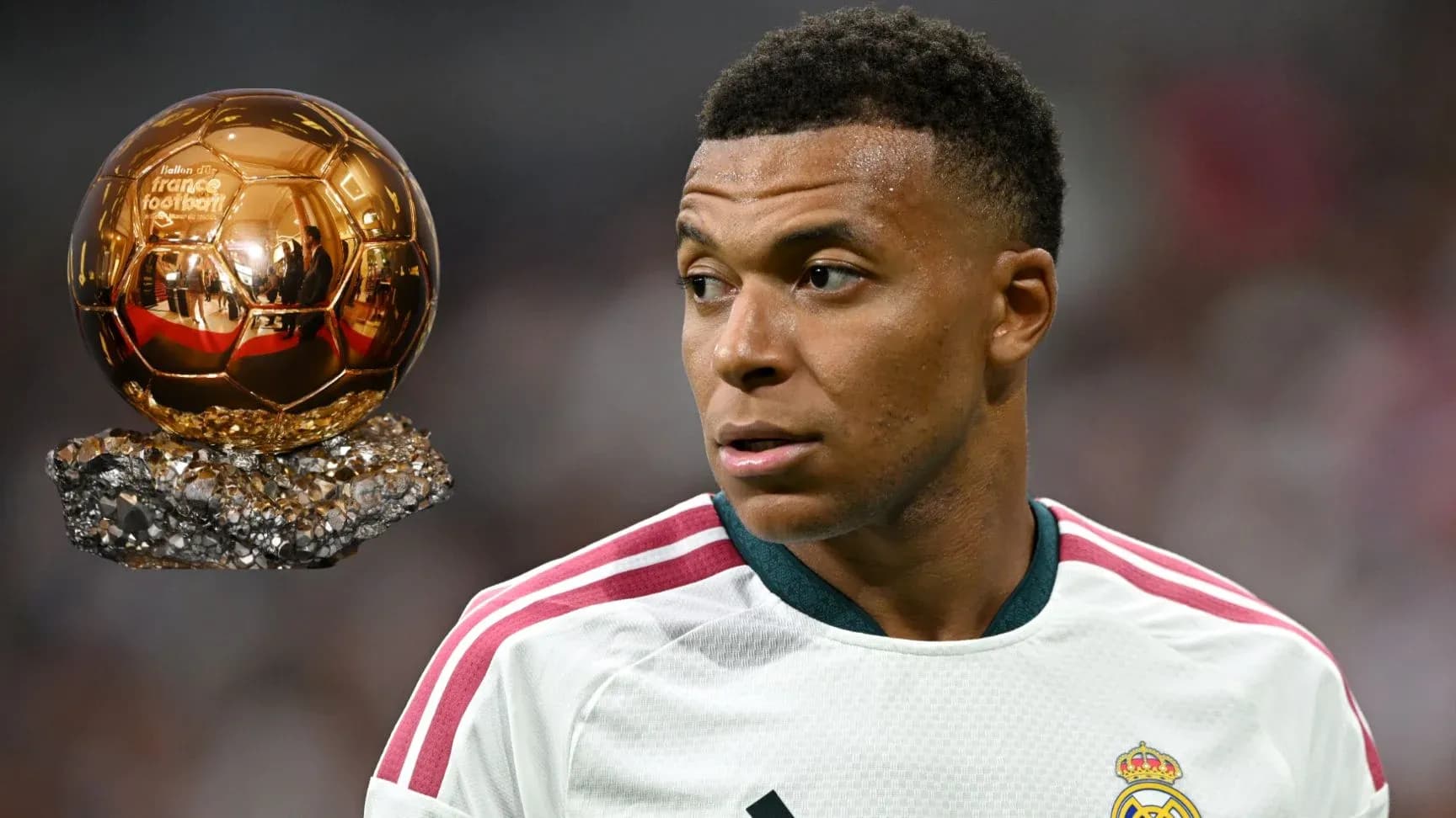 Jugador de fútbol con Balón de Oro en fondo Jugador de fútbol con Balón de Oro en fondo