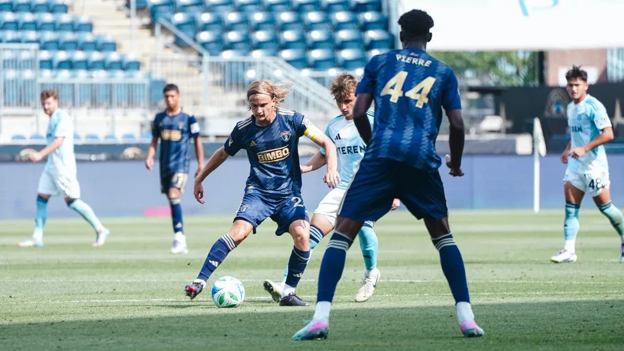 Jugador de Philadelphia Union II en acción Jugador de Philadelphia Union II en acción