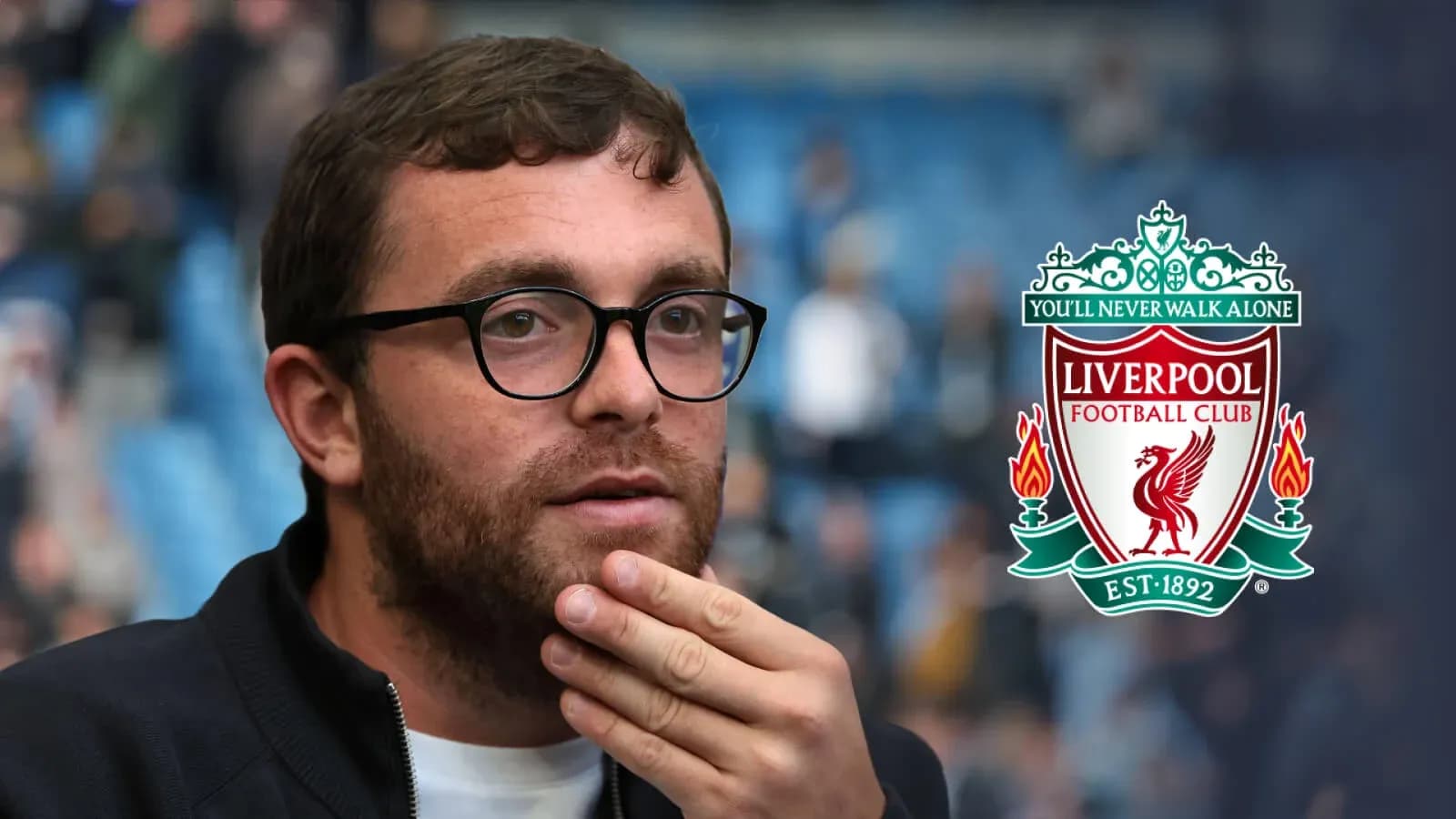 Hombre pensativo con logotipo de Liverpool FC Hombre pensativo con logotipo de Liverpool FC
