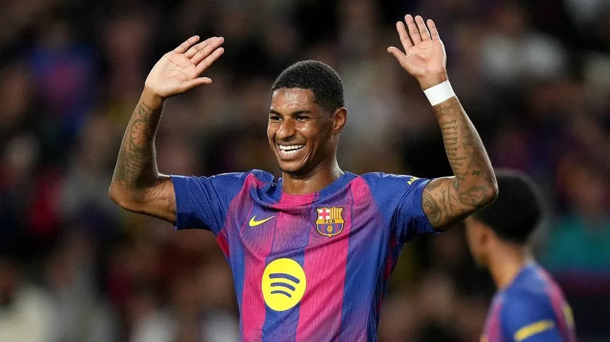 Jugador de Barcelona saludando al público durante el partido Jugador de Barcelona saludando al público durante el partido
