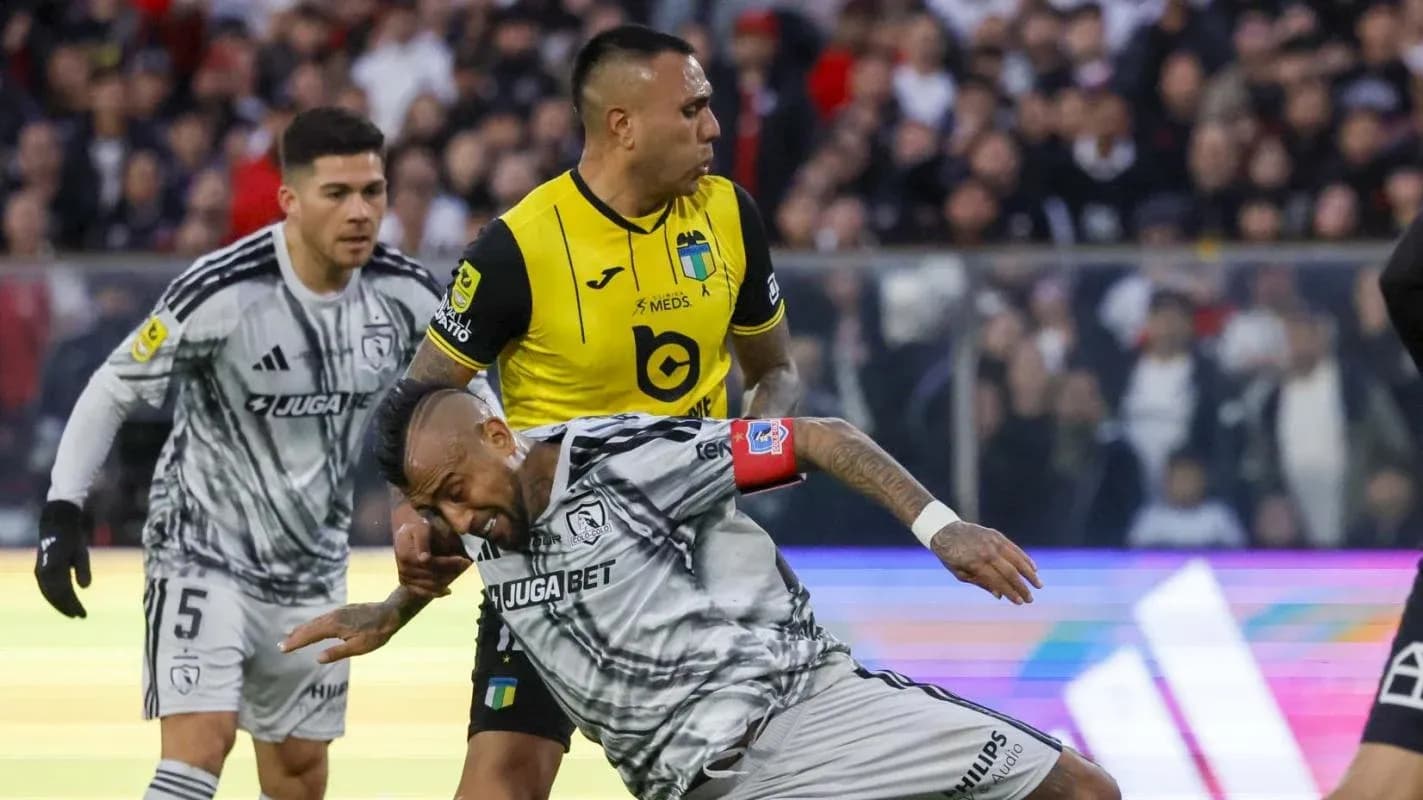 Acción de Colo Colo contra O'Higgins en partido Acción de Colo Colo contra O'Higgins en partido