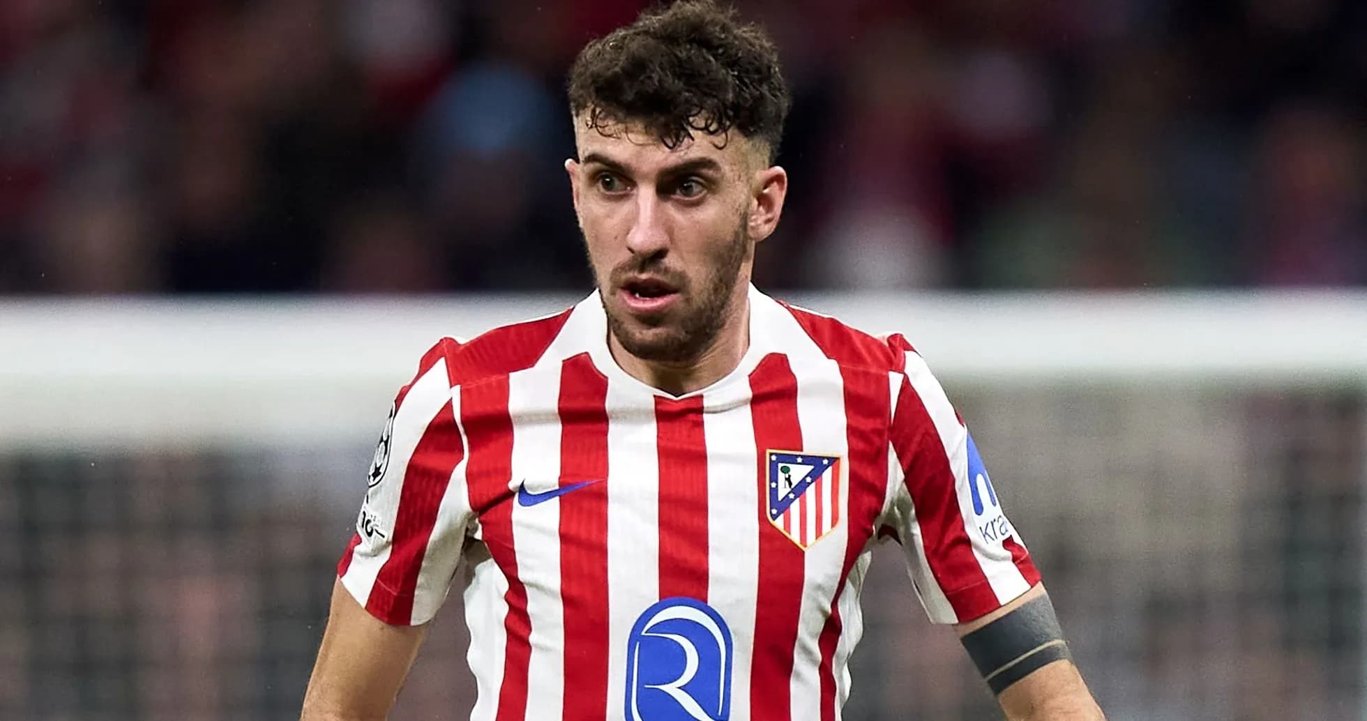 Jugador de Atlético de Madrid en acción durante el partido Jugador de Atlético de Madrid en acción durante el partido