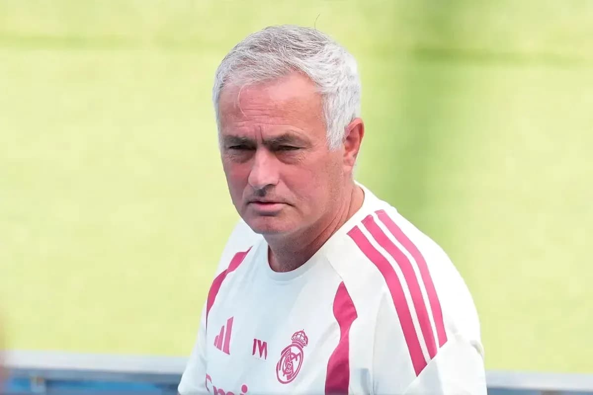 José Mourinho durante entrenamiento con Real Madrid José Mourinho durante entrenamiento con Real Madrid