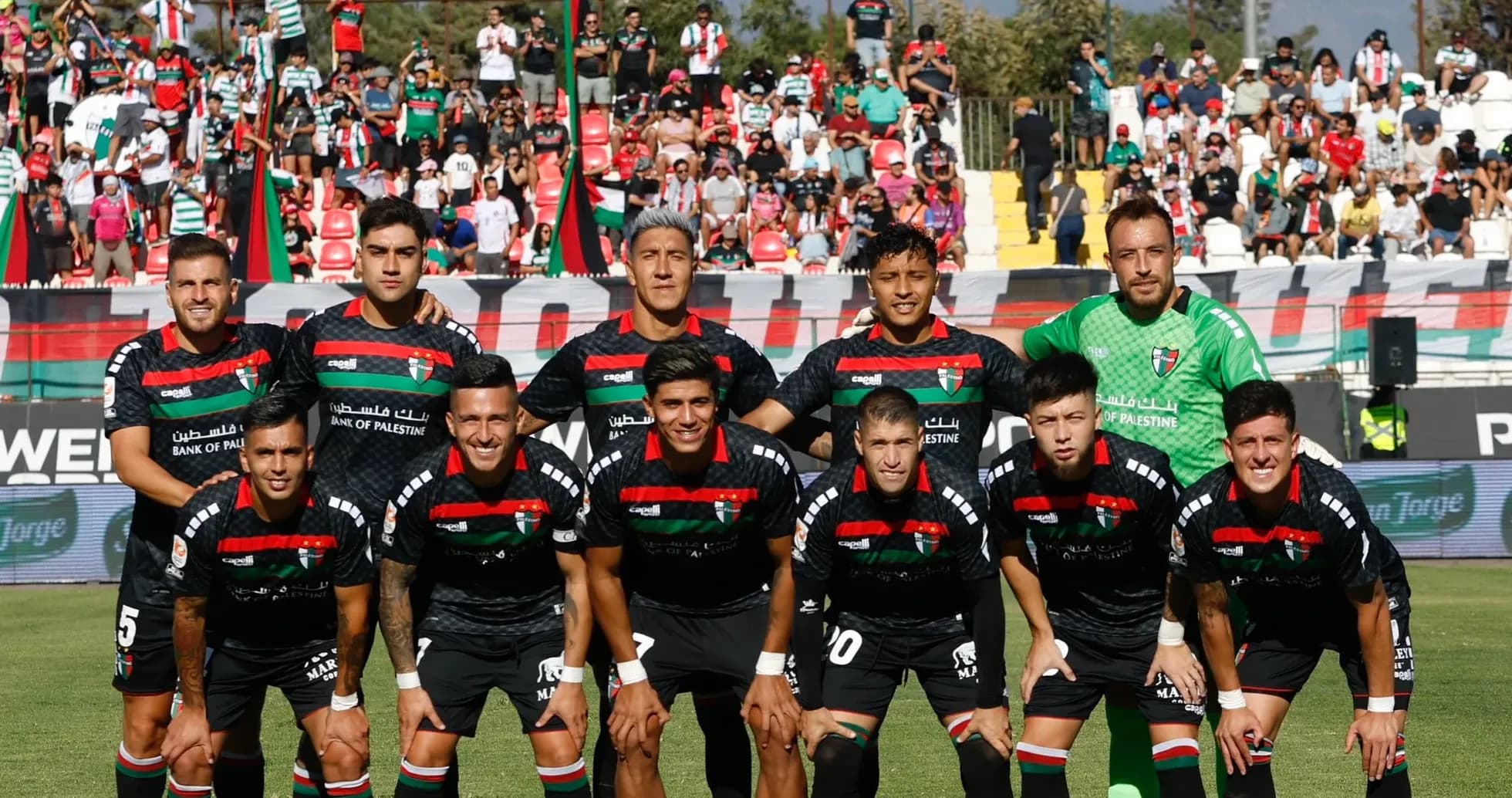 Equipo de Palestino posando para la foto Equipo de Palestino posando para la foto