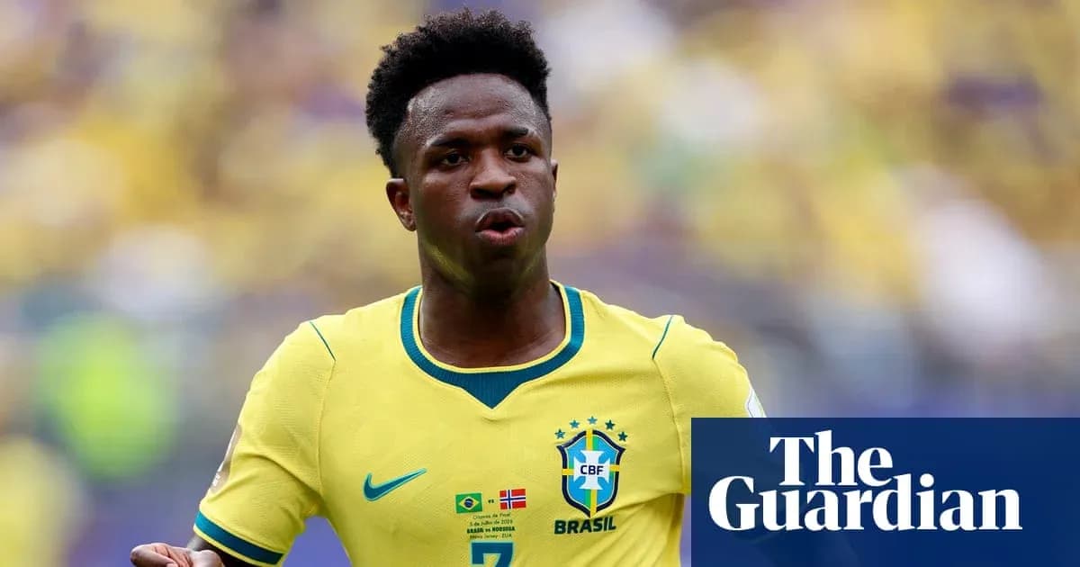 Vinícius Júnior corriendo en partido con Brasil Vinícius Júnior corriendo en partido con Brasil
