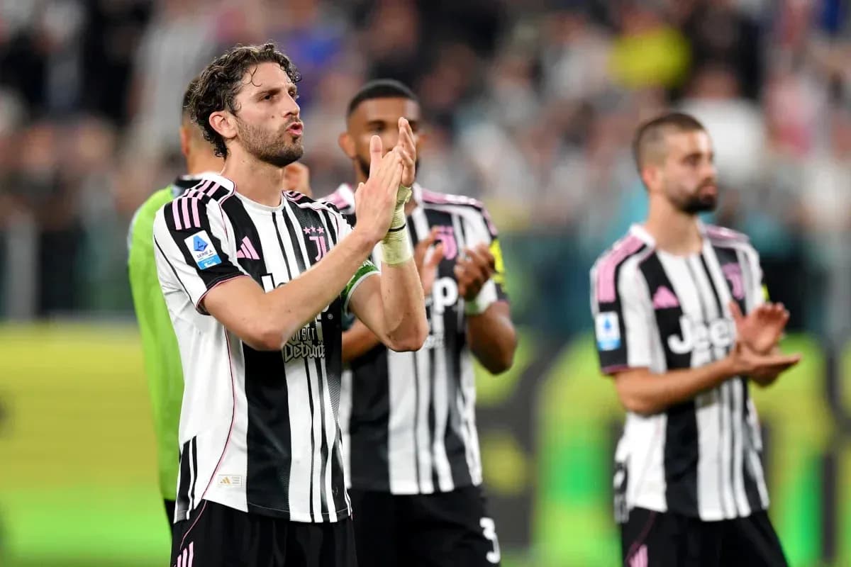 Jugadores de Juventus aplaudiendo a la afición Jugadores de Juventus aplaudiendo a la afición