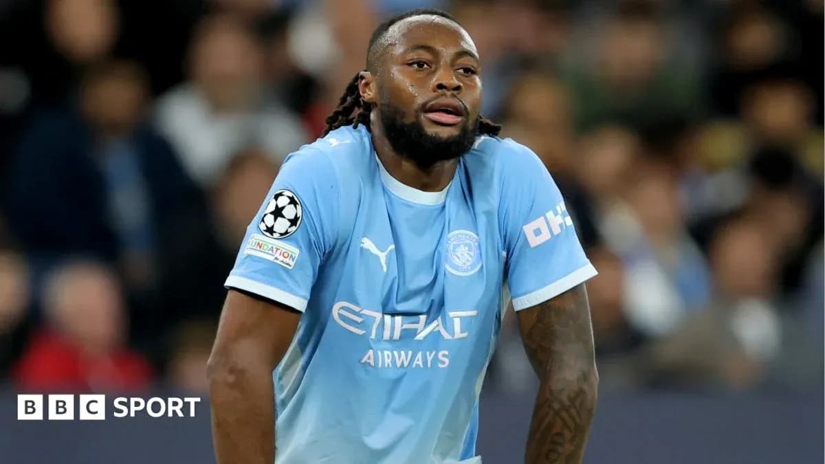 Jugador de Manchester City en acción durante el partido Jugador de Manchester City en acción durante el partido