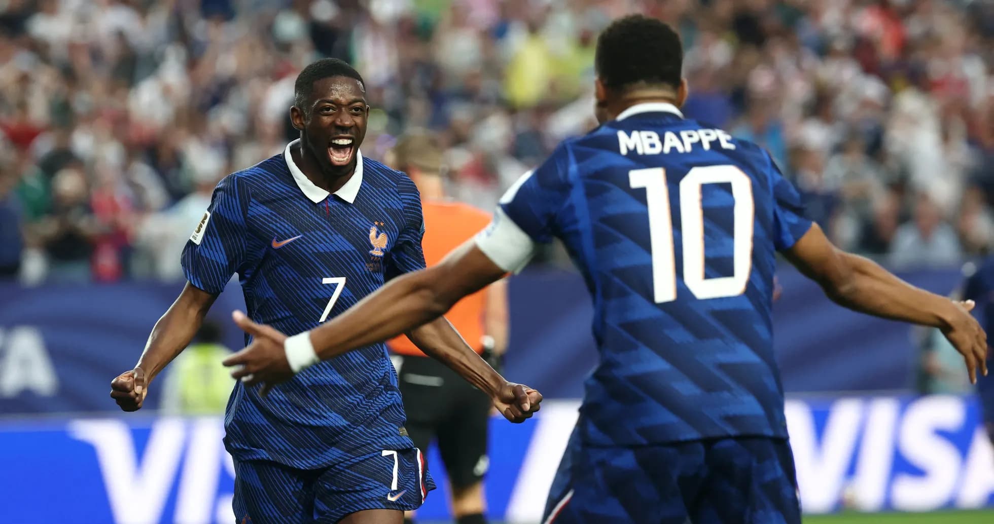 Ousmane Dembélé y Kylian Mbappé celebrando un gol Ousmane Dembélé y Kylian Mbappé celebrando un gol