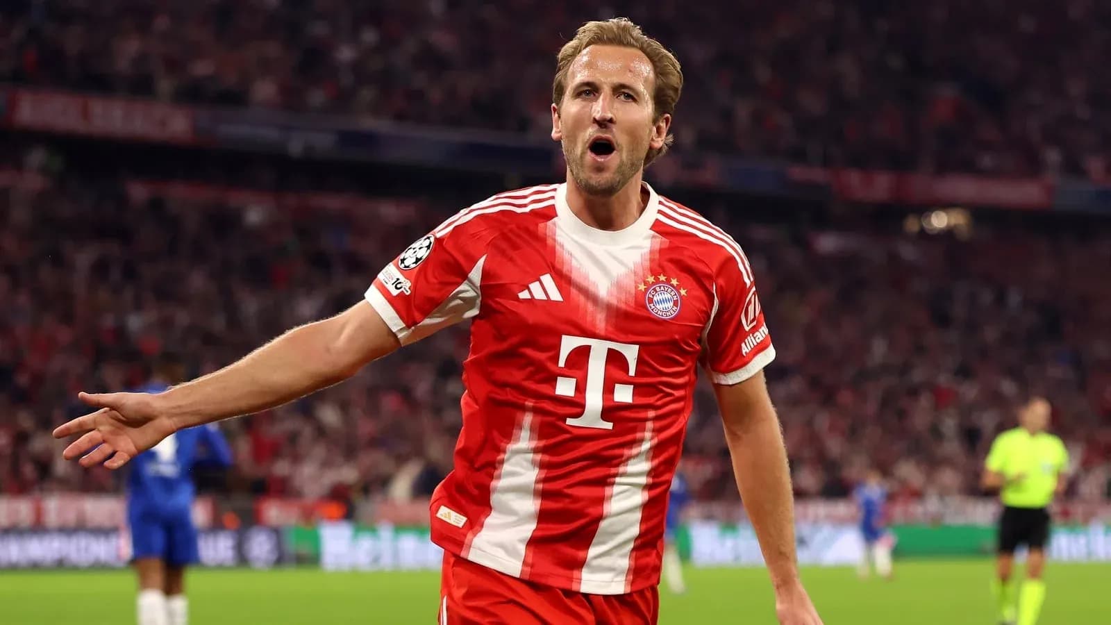 Jugador de Bayern Munich celebrando un gol en partido Jugador de Bayern Munich celebrando un gol en partido